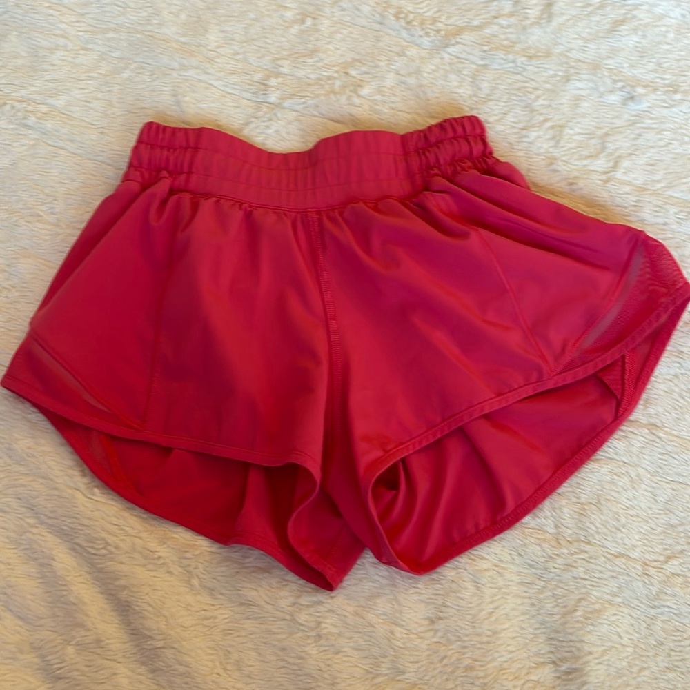 Lululemon Hotty Hot Low-Rise Short 2.5 Lined